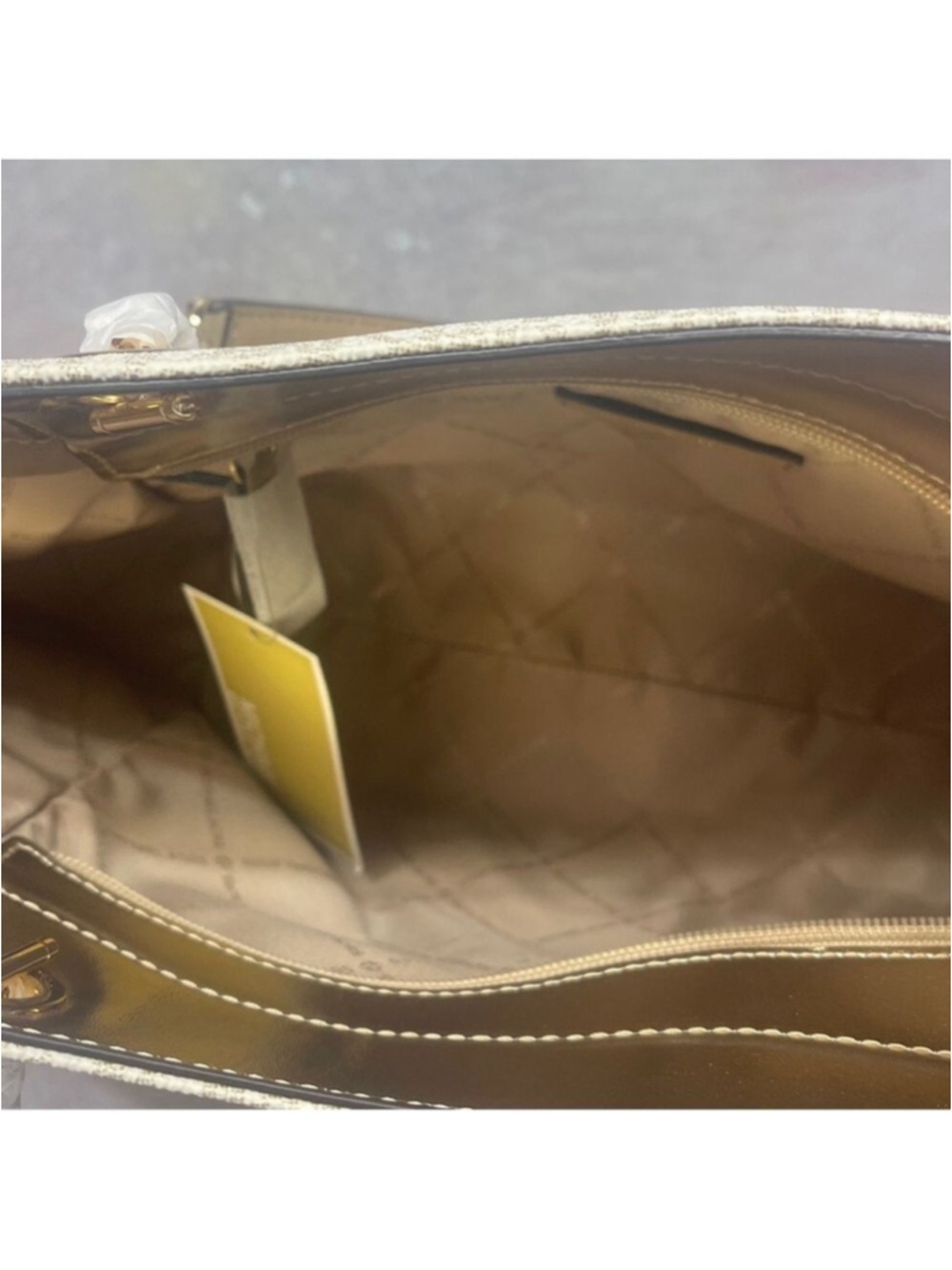 Michael Kors Chain Tote & Wallet Set MK Signature Logo Pale Gold/Cream - Picture 4 of 12